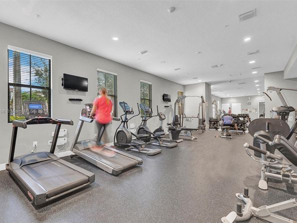 9770 NW 10th St, Miami FL 33172