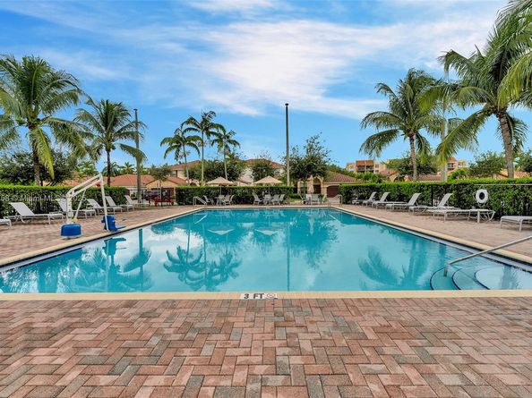 9770 NW 10th St, Miami FL 33172