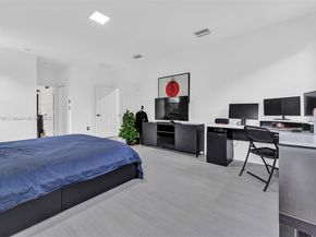 9770 NW 10th St, Miami FL 33172