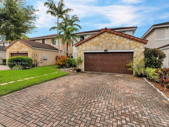9770 NW 10th St, Miami FL 33172