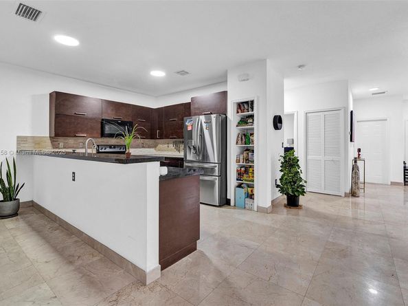 9770 NW 10th St, Miami FL 33172