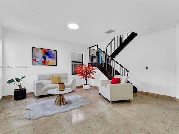 9770 NW 10th St, Miami FL 33172