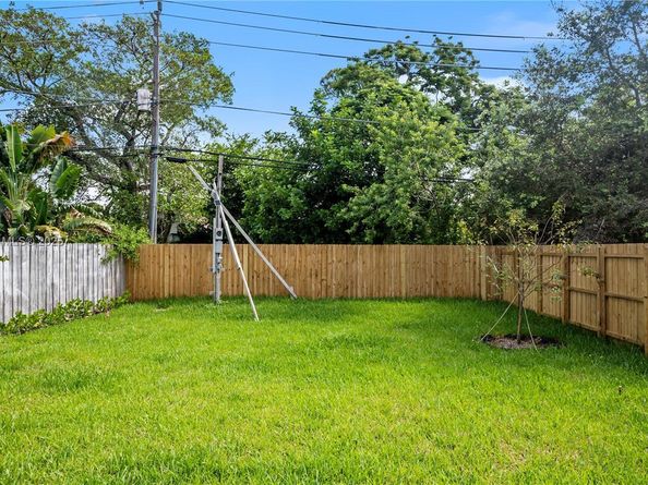 1214 NW 4th Ave, Fort Lauderdale FL 33311