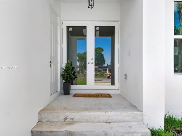 1214 NW 4th Ave, Fort Lauderdale FL 33311