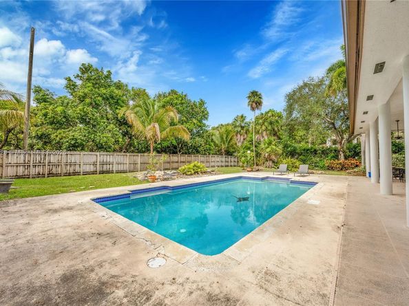 6730 SW 141st St, Palmetto Bay FL 33158