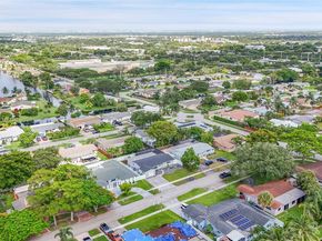 521 NW 93rd Ter, Pembroke Pines FL 33024