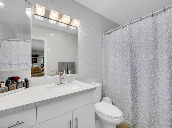521 NW 93rd Ter, Pembroke Pines FL 33024