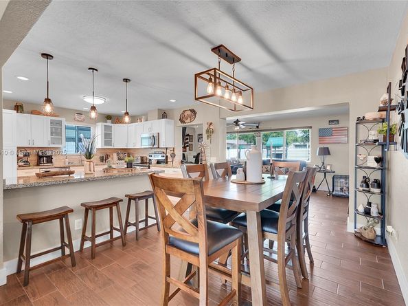 521 NW 93rd Ter, Pembroke Pines FL 33024