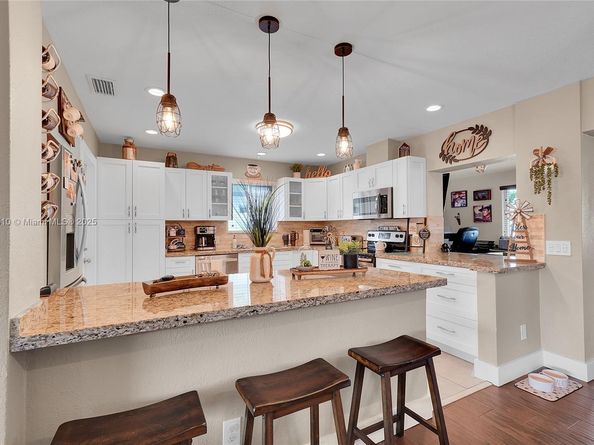 521 NW 93rd Ter, Pembroke Pines FL 33024