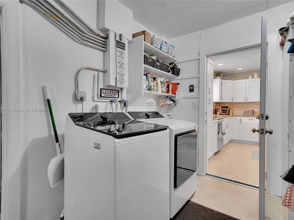 521 NW 93rd Ter, Pembroke Pines FL 33024