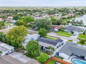 521 NW 93rd Ter, Pembroke Pines FL 33024