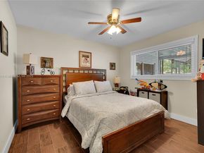 521 NW 93rd Ter, Pembroke Pines FL 33024