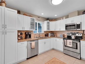 521 NW 93rd Ter, Pembroke Pines FL 33024