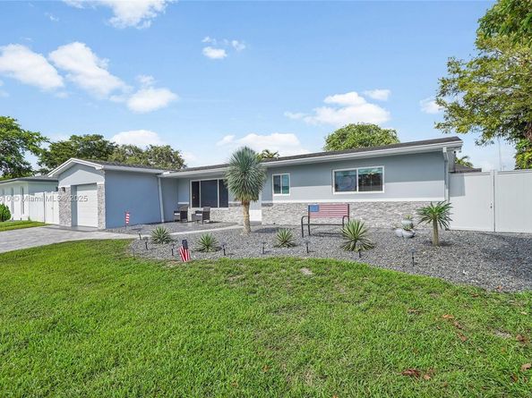 521 NW 93rd Ter, Pembroke Pines FL 33024
