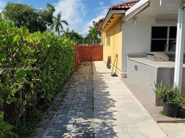 2501 NE 41st Ter, Homestead FL 33033