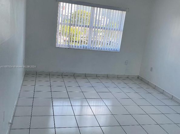 400 Kings Point Dr 328, Sunny Isles Beach FL 33160