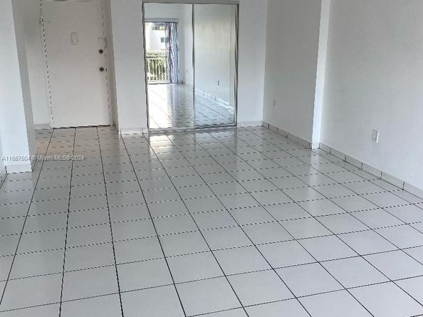 400 Kings Point Dr 328, Sunny Isles Beach FL 33160