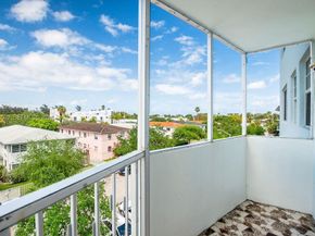 1990 Marseille Dr 402, Miami Beach FL 33141