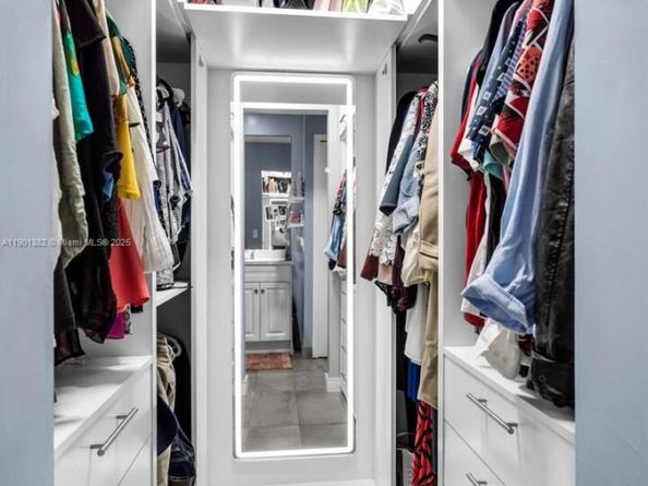 8425 NW 8th St 109, Miami FL 33126