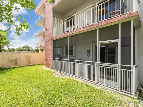 8425 NW 8th St 109, Miami FL 33126
