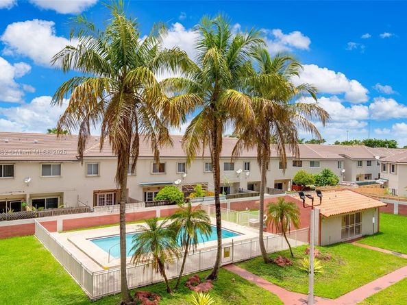 8425 NW 8th St 109, Miami FL 33126