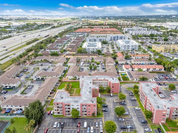 8425 NW 8th St 109, Miami FL 33126