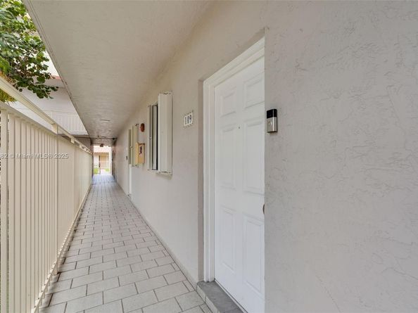 8425 NW 8th St 109, Miami FL 33126