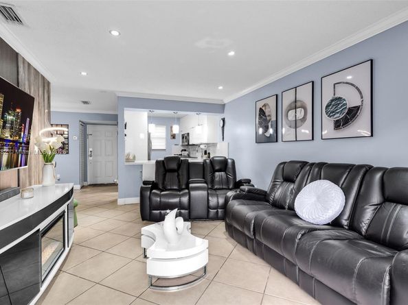 8425 NW 8th St 109, Miami FL 33126