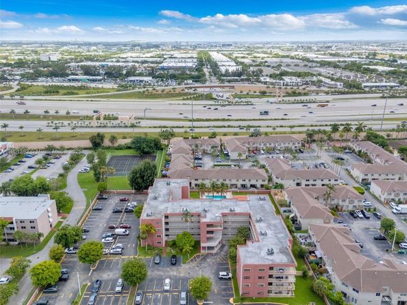 8425 NW 8th St 109, Miami FL 33126