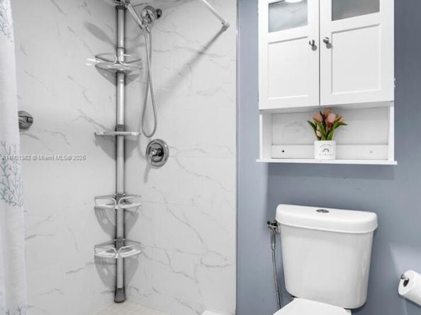 8425 NW 8th St 109, Miami FL 33126