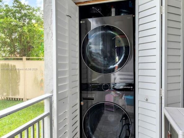 8425 NW 8th St 109, Miami FL 33126