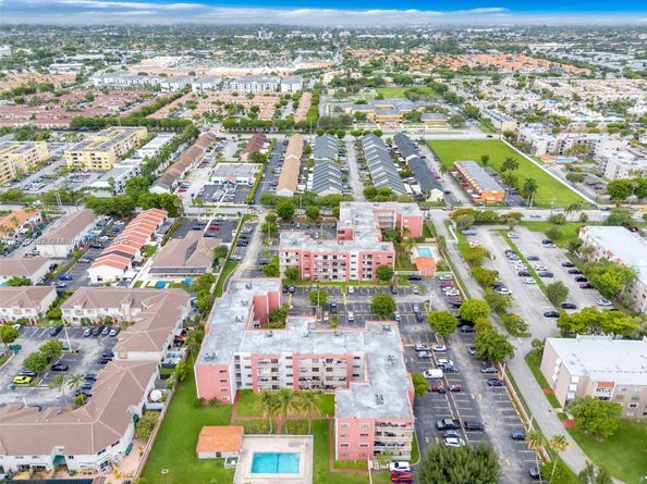 8425 NW 8th St 109, Miami FL 33126