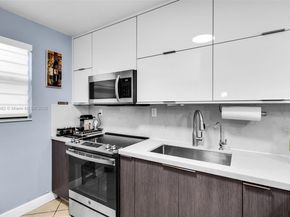 8425 NW 8th St 109, Miami FL 33126