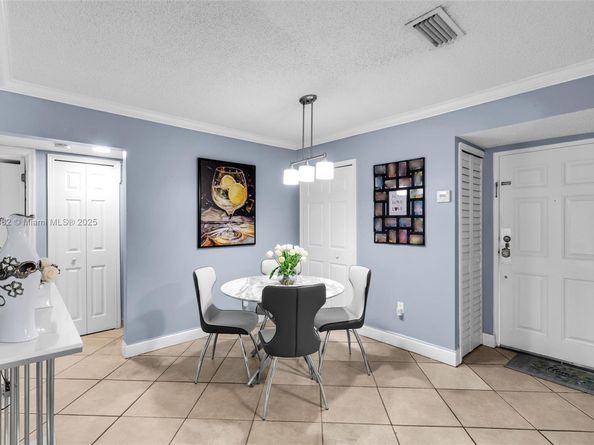 8425 NW 8th St 109, Miami FL 33126