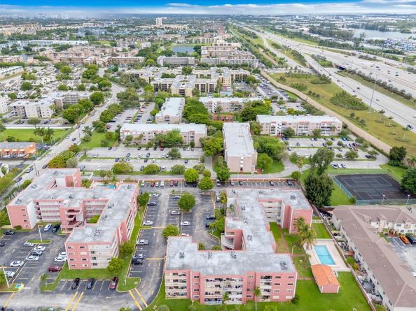 8425 NW 8th St 109, Miami FL 33126