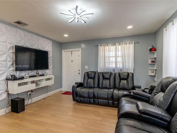 19513 SW 116th Ave, Miami FL 33157