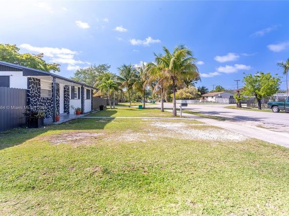 19513 SW 116th Ave, Miami FL 33157