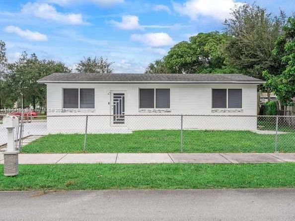 3500 Sutton Rd, West Park FL 33023