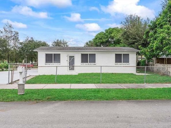 3500 Sutton Rd, West Park FL 33023