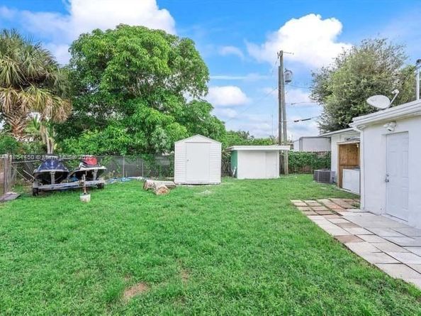 3500 Sutton Rd, West Park FL 33023