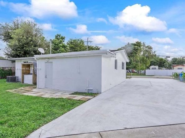 3500 Sutton Rd, West Park FL 33023