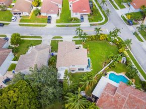 1061 NW 190th Ave, Pembroke Pines FL 33029