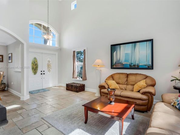 1061 NW 190th Ave, Pembroke Pines FL 33029