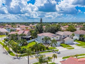 1061 NW 190th Ave, Pembroke Pines FL 33029