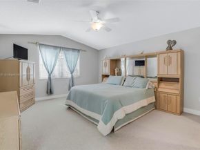 1061 NW 190th Ave, Pembroke Pines FL 33029