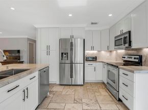 1061 NW 190th Ave, Pembroke Pines FL 33029