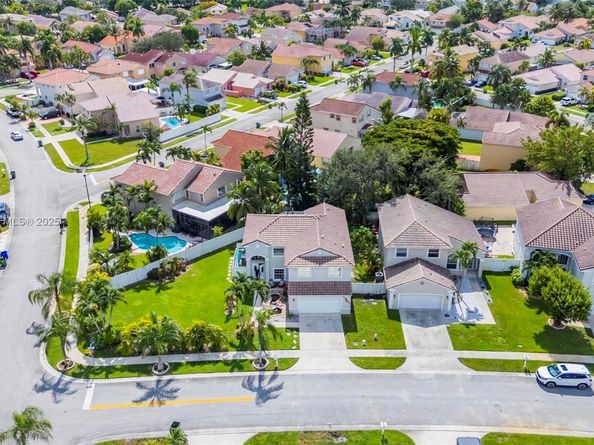 1061 NW 190th Ave, Pembroke Pines FL 33029
