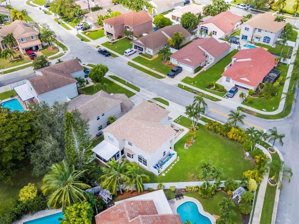 1061 NW 190th Ave, Pembroke Pines FL 33029