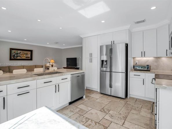 1061 NW 190th Ave, Pembroke Pines FL 33029