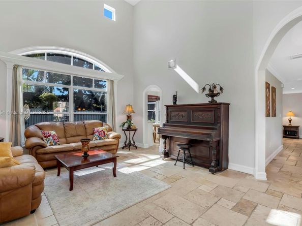 1061 NW 190th Ave, Pembroke Pines FL 33029